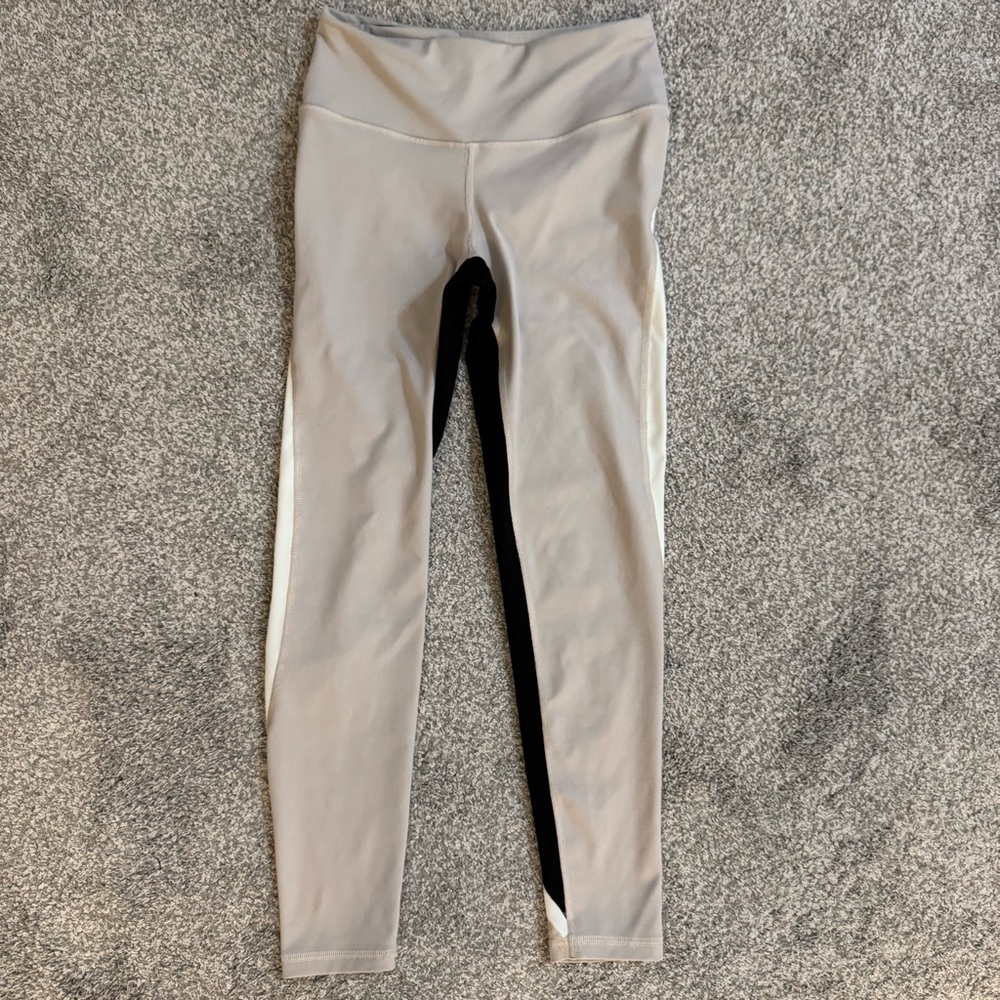 Victoria's Secret Sport Knockout Beige, Black, & White Size S Leggings